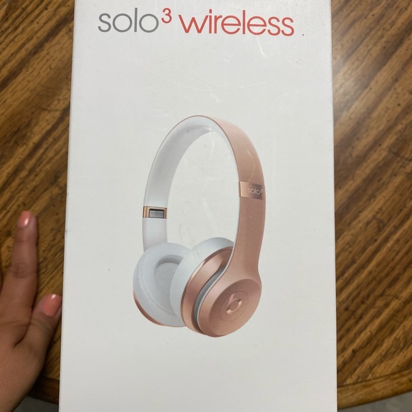 Beats Solo 3 Wireless Rose Gold - Picture 2 of 15